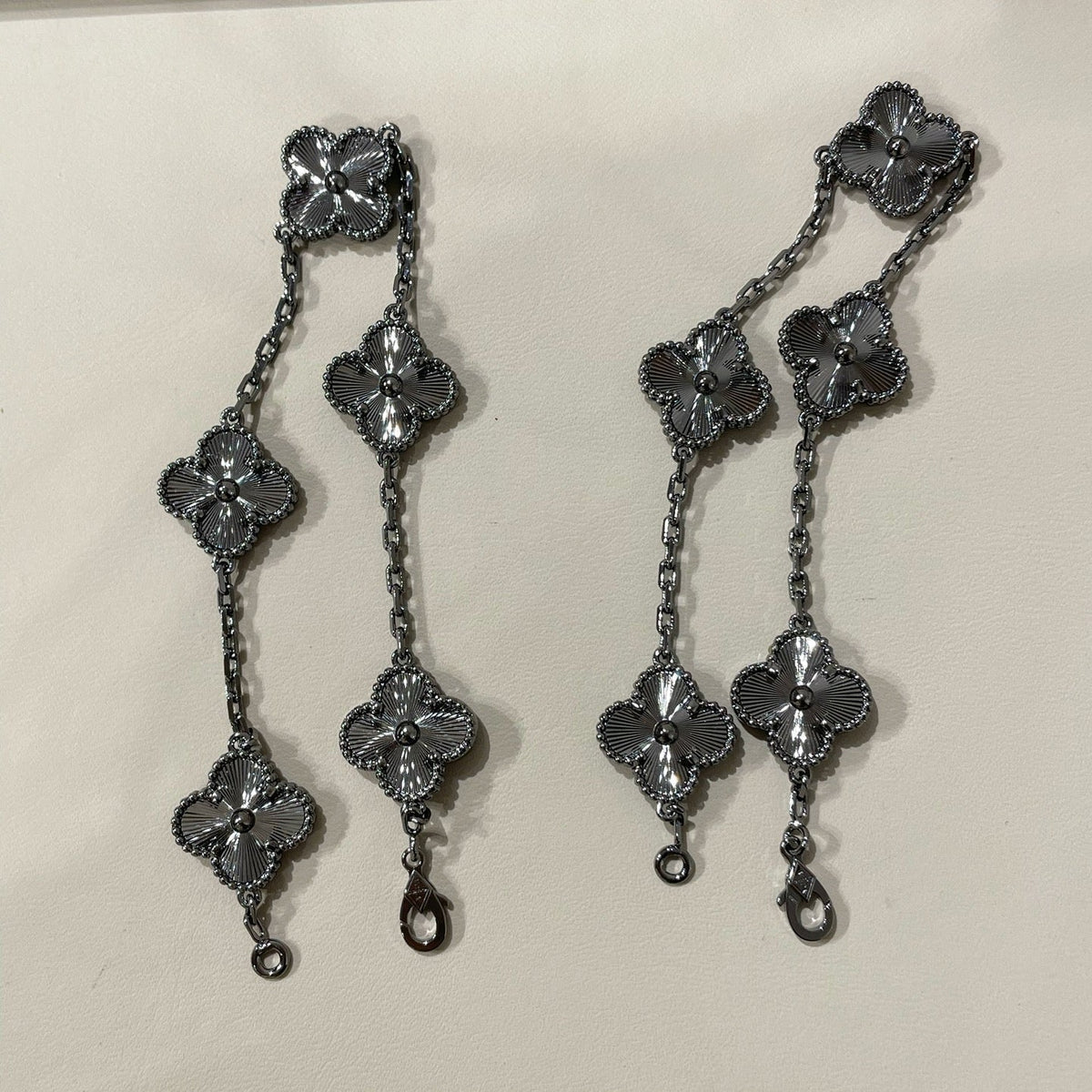 [OrnoraJewelry]CLOVER 5 MOTIF BLACK BRACELET