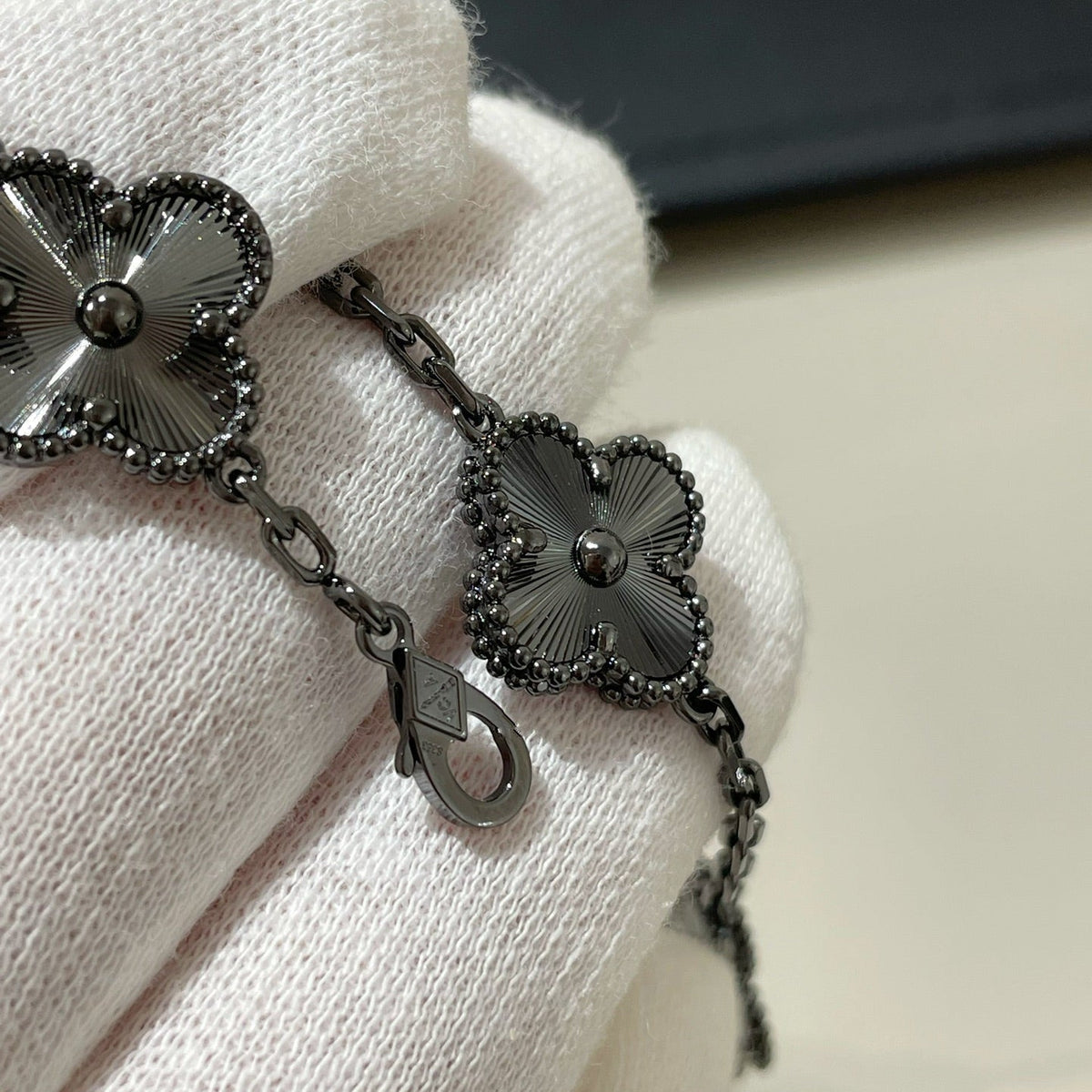 [OrnoraJewelry]CLOVER 5 MOTIF BLACK BRACELET