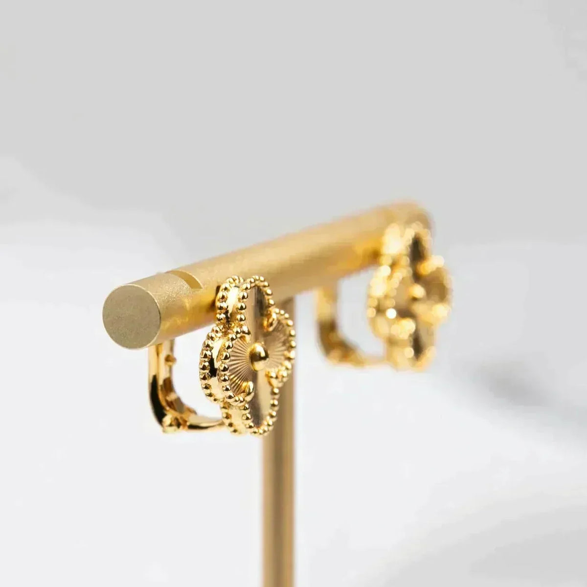 [OrnoraJewelry]CLOVER MEDIUM 1 MOTIFS LASER EARRINGS