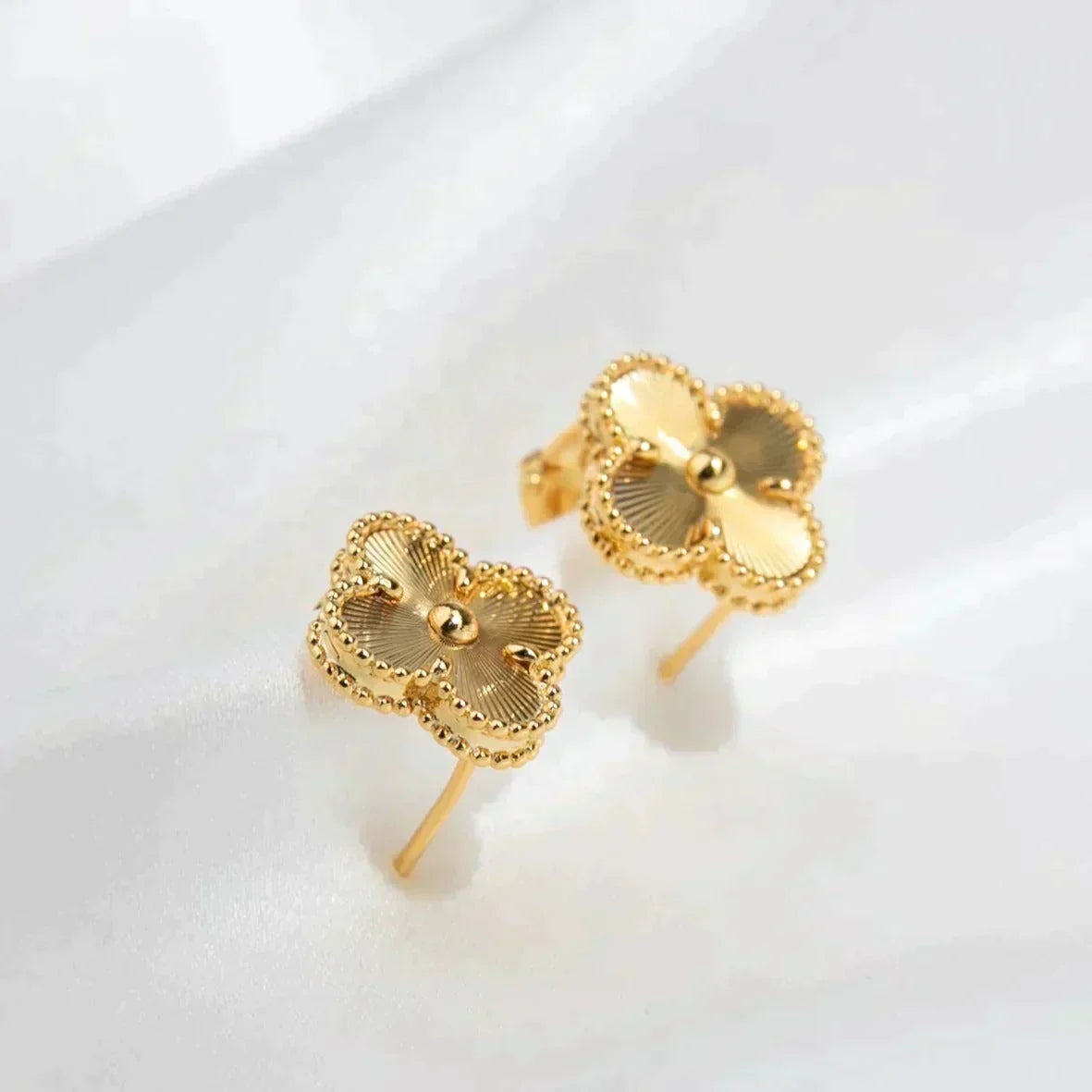 [OrnoraJewelry]CLOVER MEDIUM 1 MOTIFS LASER EARRINGS