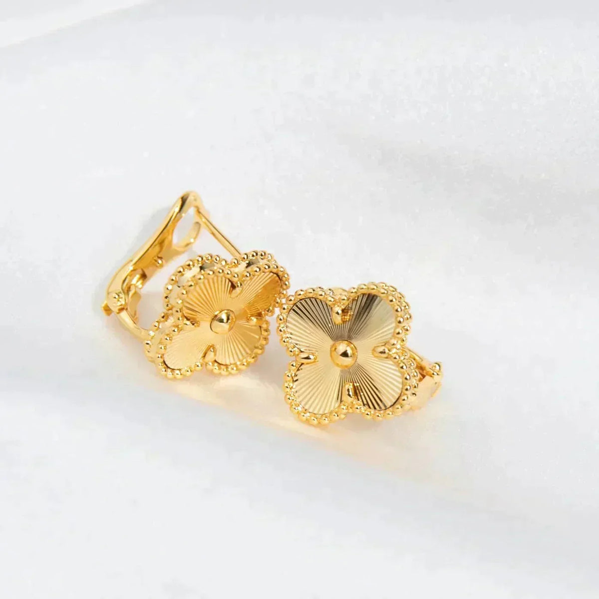 [OrnoraJewelry]CLOVER MEDIUM 1 MOTIFS LASER EARRINGS