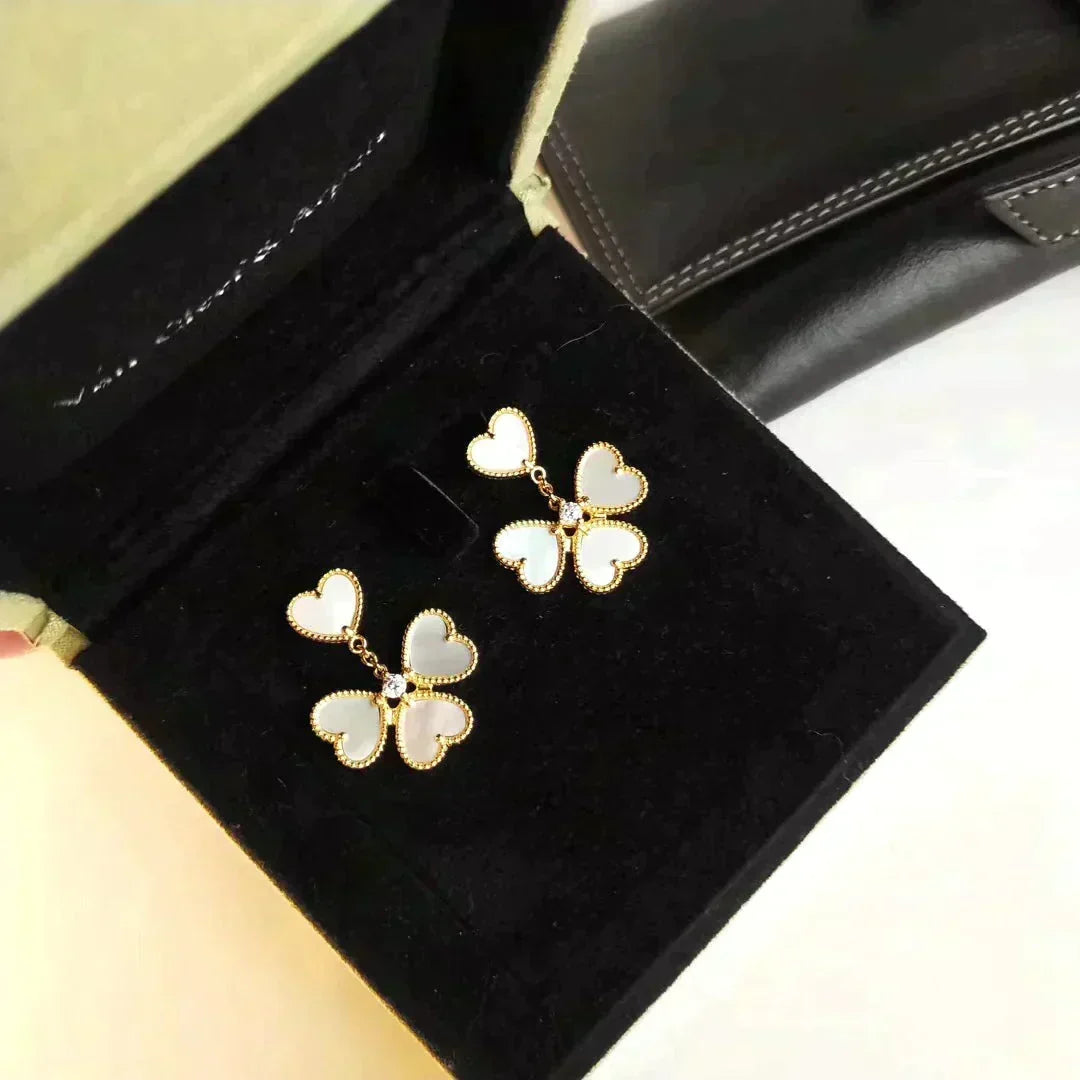 [OrnoraJewelry]CLOVER SWEET WHITE MOP EARRINGS