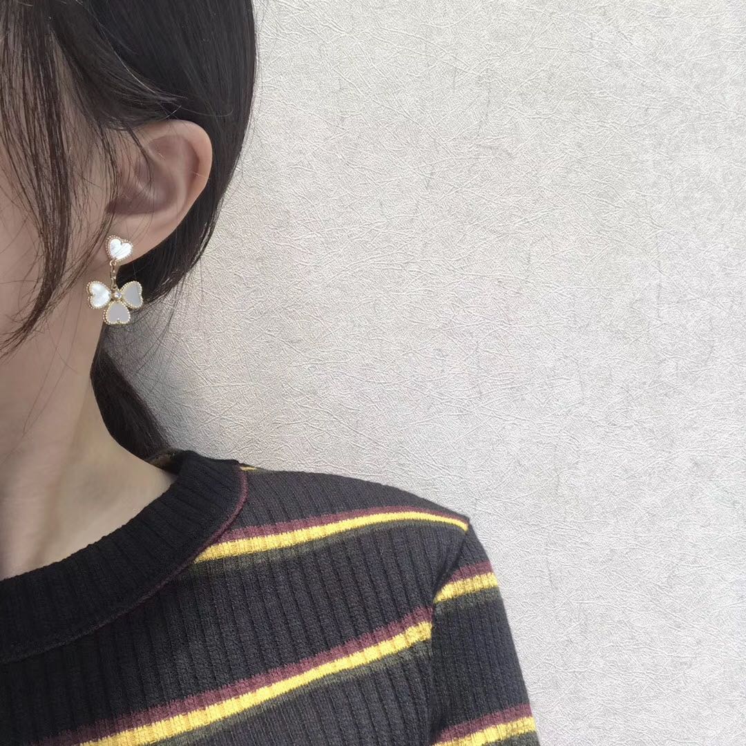 [OrnoraJewelry]CLOVER SWEET WHITE MOP EARRINGS