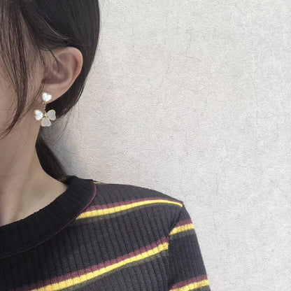 [OrnoraJewelry]CLOVER SWEET WHITE MOP EARRINGS