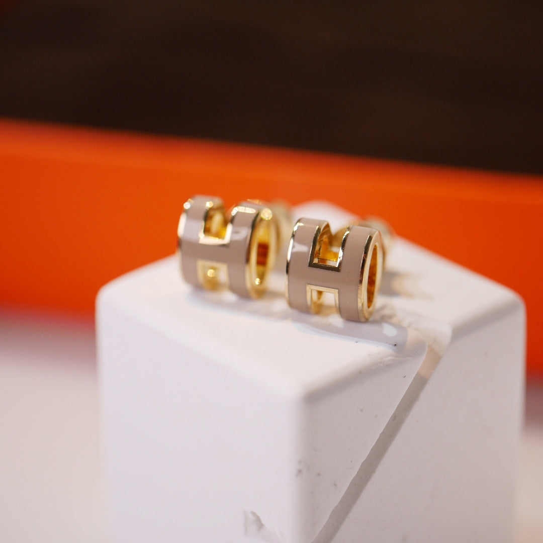 [OrnoraJewelry]MINI POP H GOLD EARRINGS GREY