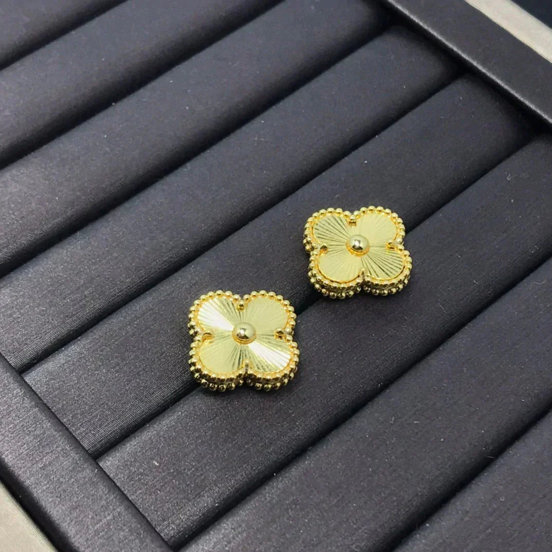 [OrnoraJewelry]CLOVER MINI 9.5MM LASER EARRINGS