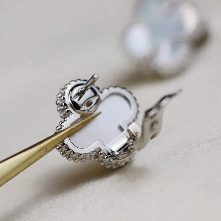[OrnoraJewelry]CLOVER MEDIUM 1 MOTIFS  WHITE MOP EARRINGS SILVER