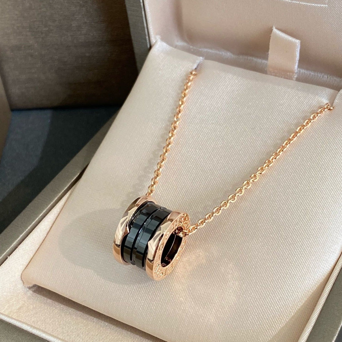 [OrnoraJewelry]ZERO 1 BLACK CERAMIC PINK GOLD NECKLACE