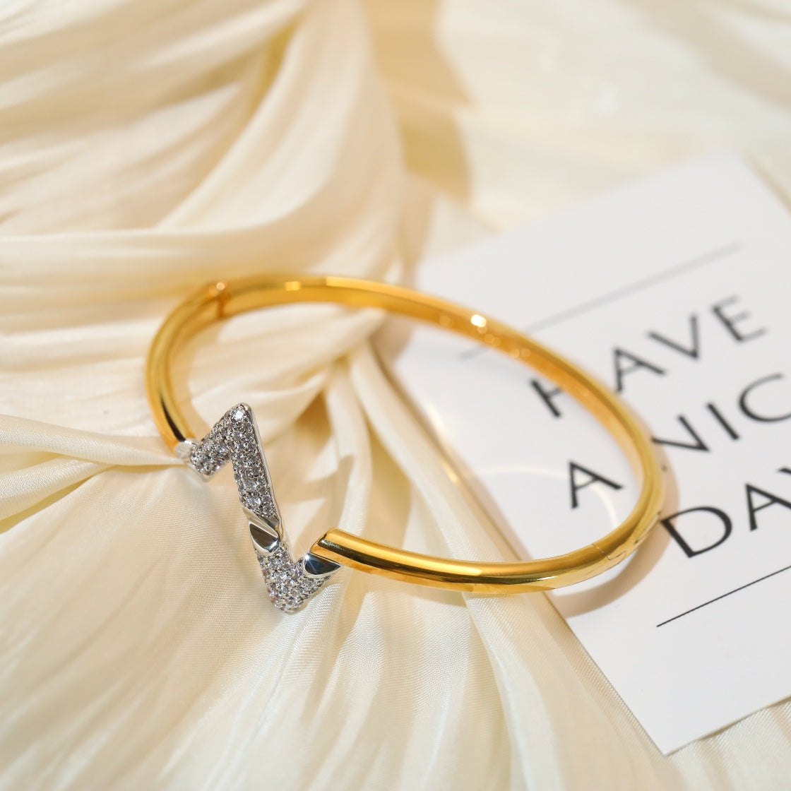 [OrnoraJewelry]VOLTE UPSITE DOWN GOLD DIAMOND BRACELET