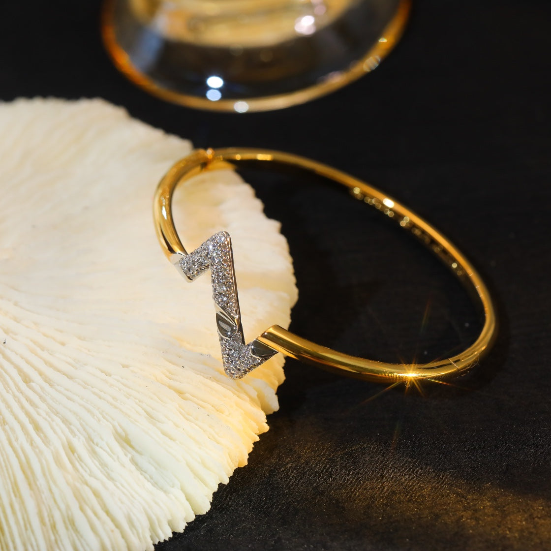 [OrnoraJewelry]VOLTE UPSITE DOWN GOLD DIAMOND BRACELET