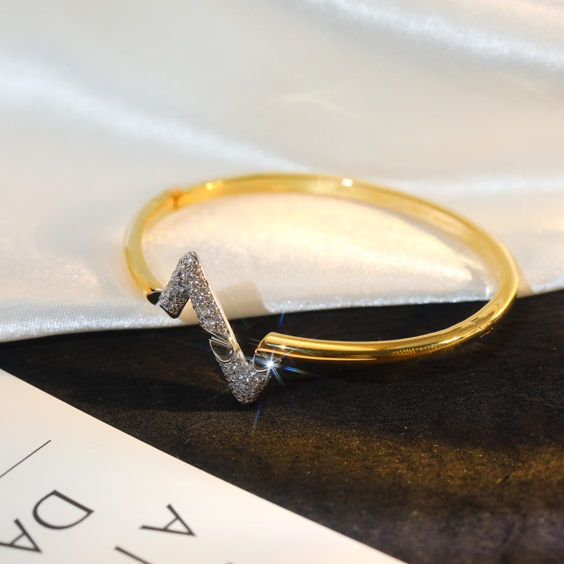 [OrnoraJewelry]VOLTE UPSITE DOWN GOLD DIAMOND BRACELET