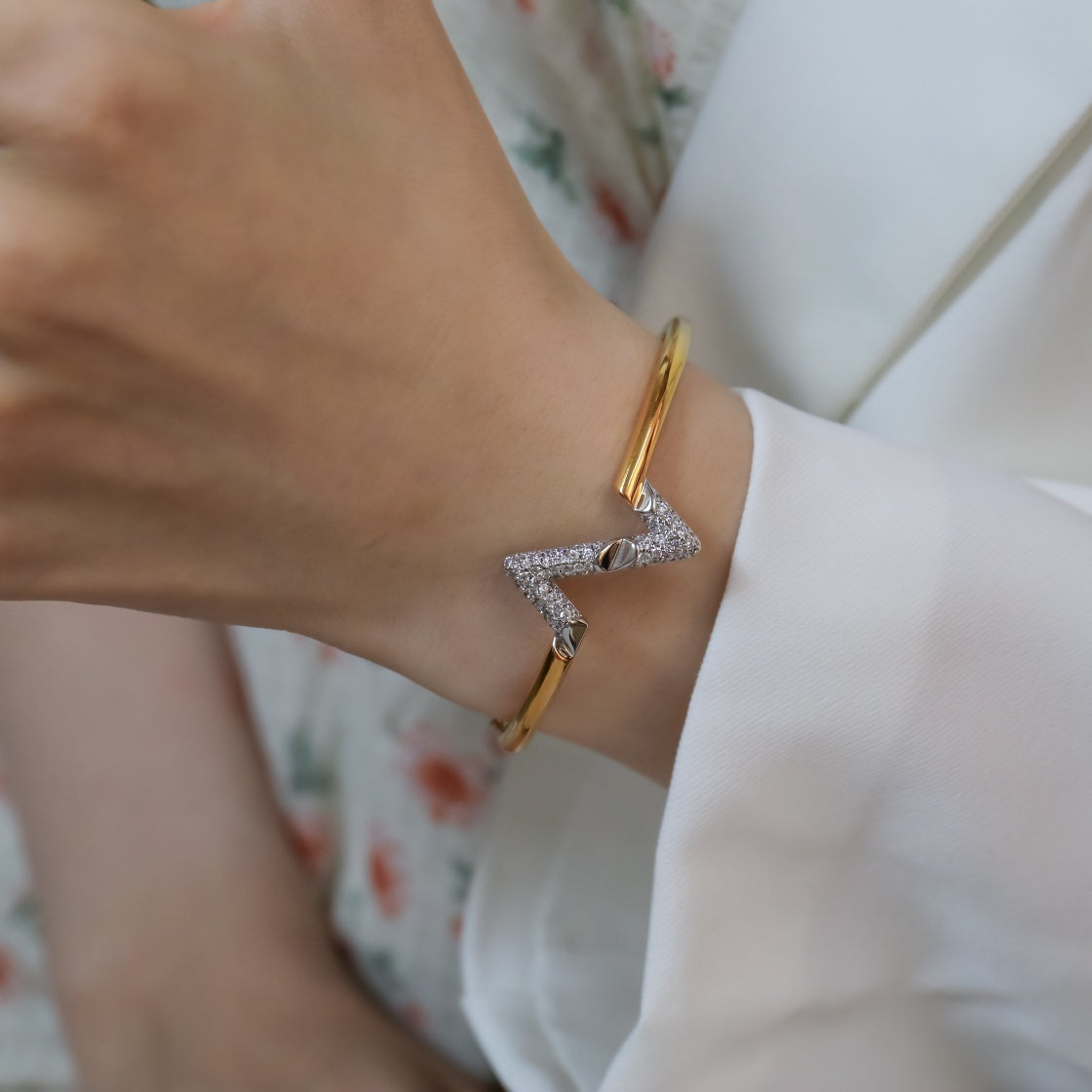 [OrnoraJewelry]VOLTE UPSITE DOWN GOLD DIAMOND BRACELET