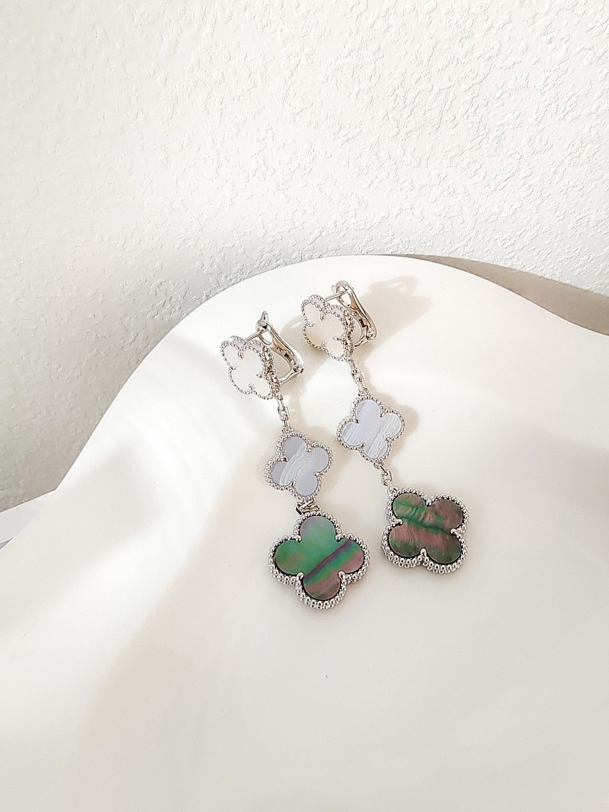 [OrnoraJewelry]CLOVER 3 MOTIFS CHALCEDONY DARK MOP SILVER EARRINGS