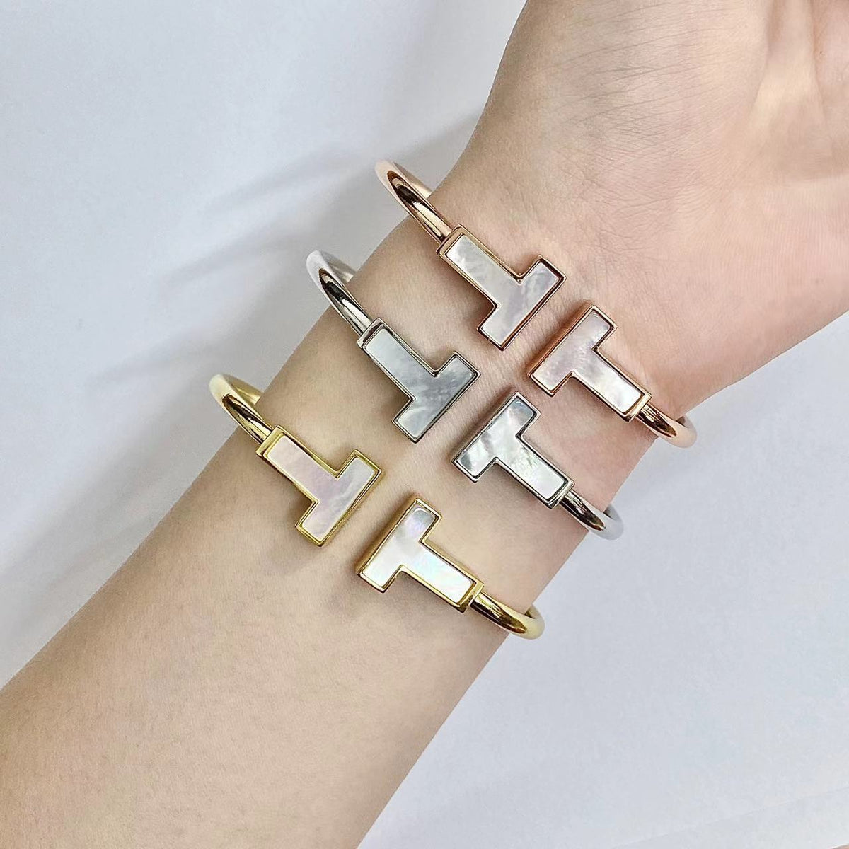[Ornora Jewelry]T WIDE MOP OPEN BRACELET