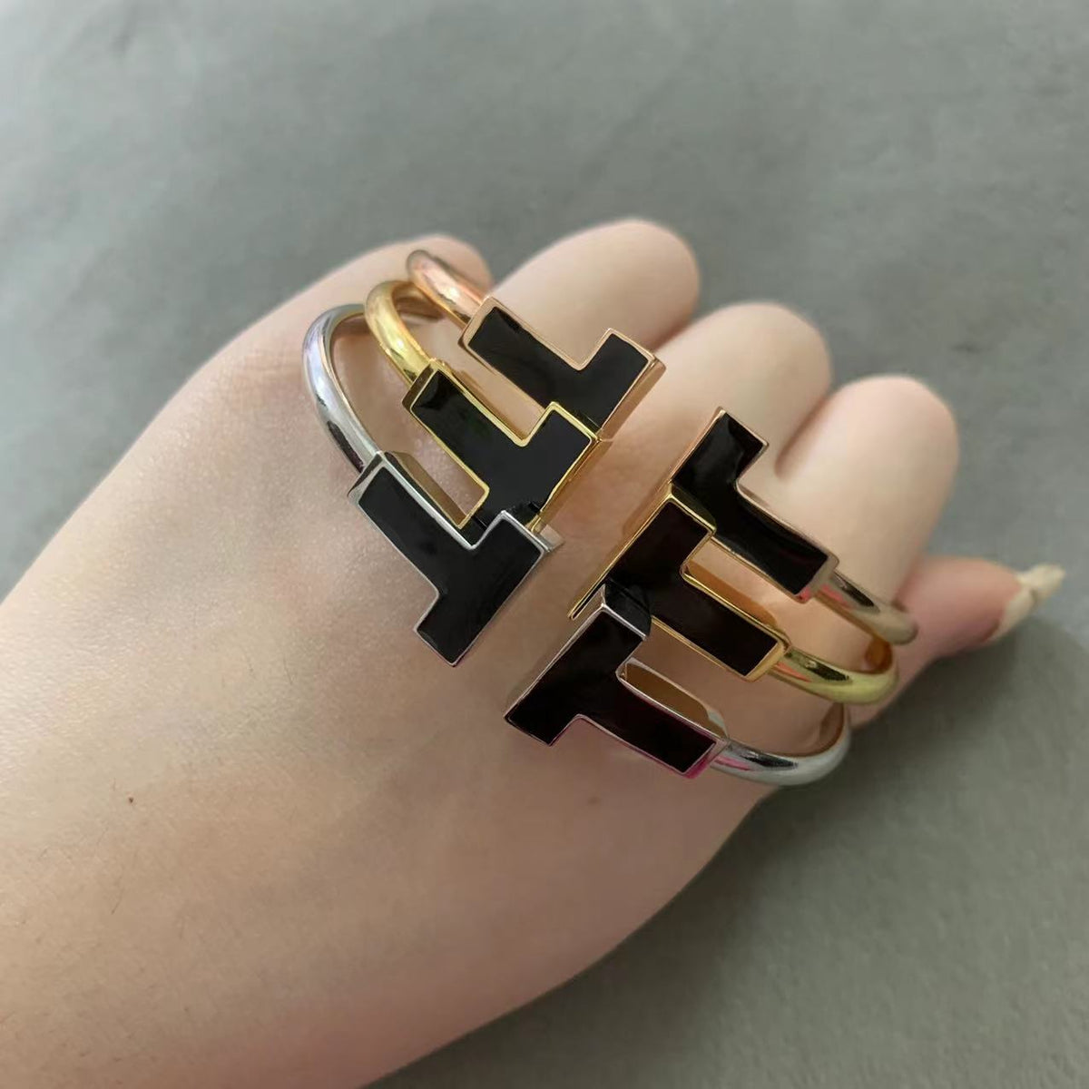 [Ornora Jewelry]T WIDE ONYX OPEN BRACELET