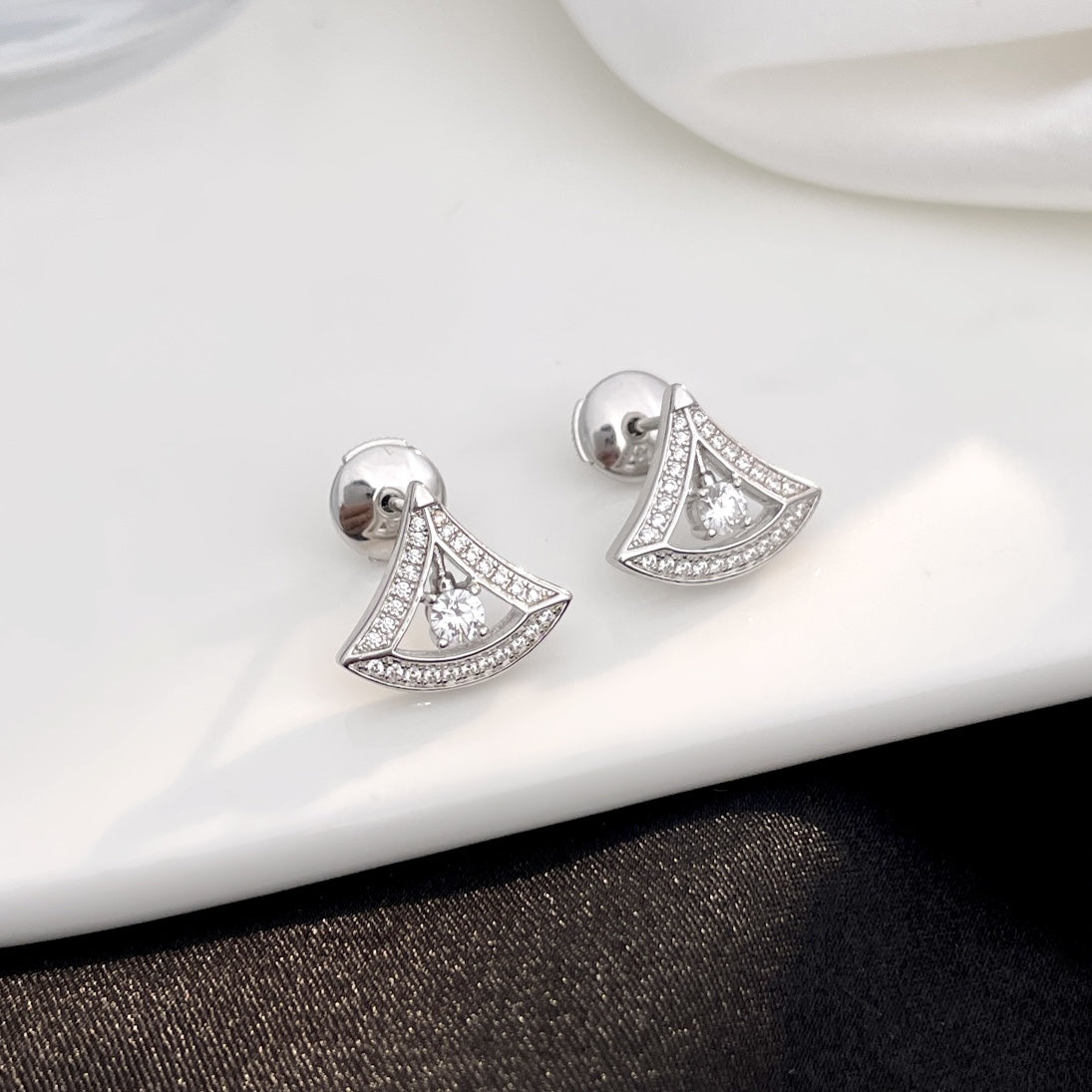 [OrnoraJewelry]DREAM MINI DIAMOND STUD EARRINGS