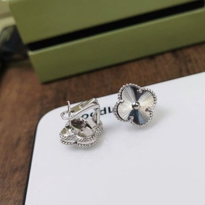 [OrnoraJewelry]CLOVER MEDIUM STUD EARRINGS