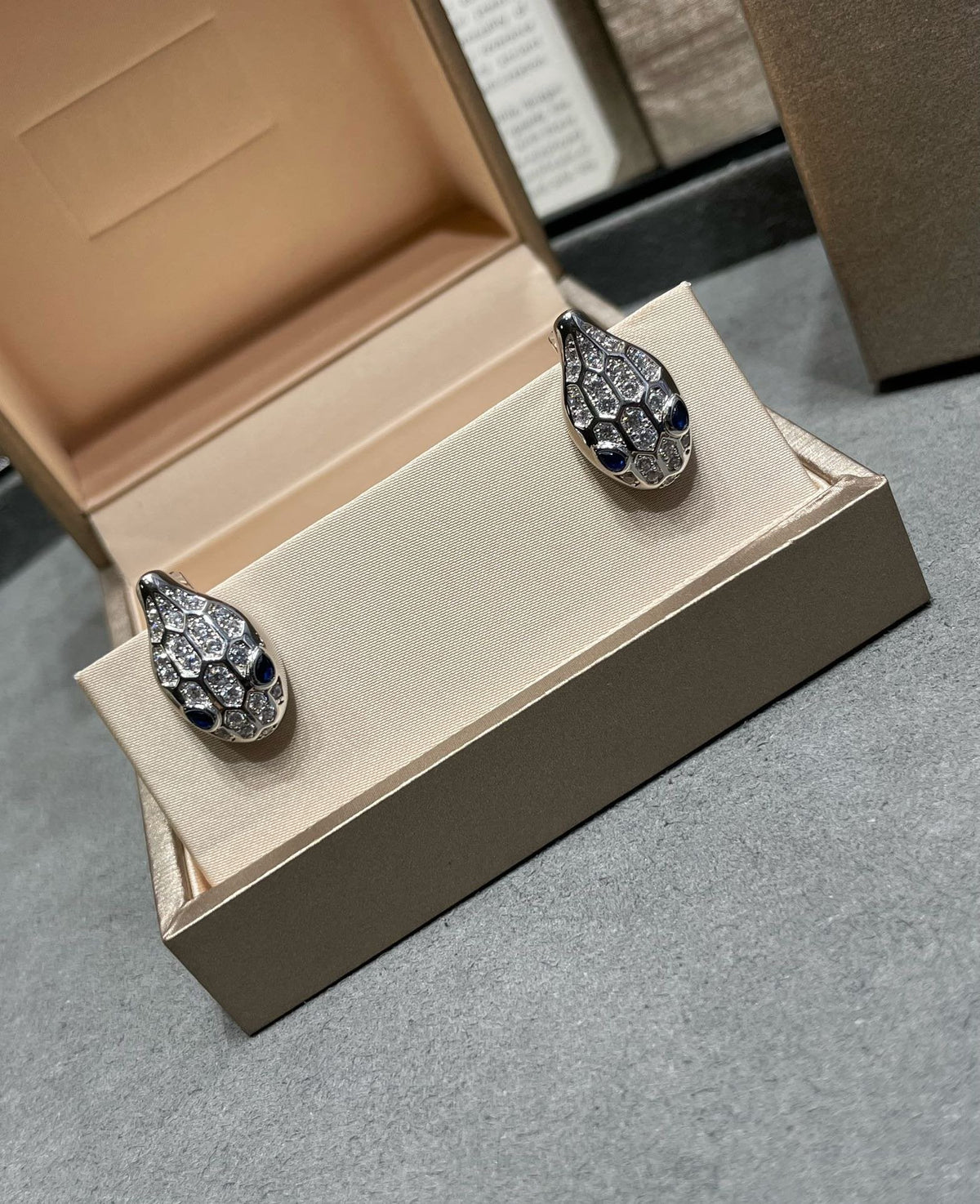 [OrnoraJewelry]SERPENT DIAMOND STUD EARRINGS