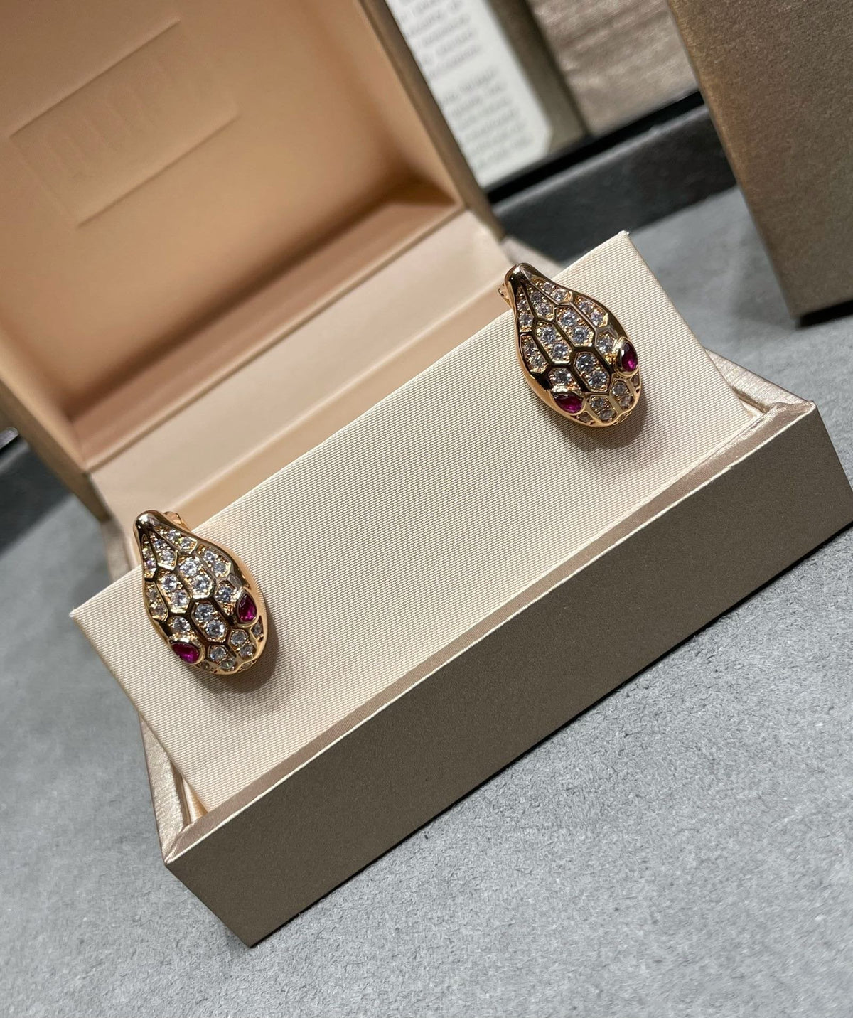 [OrnoraJewelry]SERPENT DIAMOND STUD EARRINGS