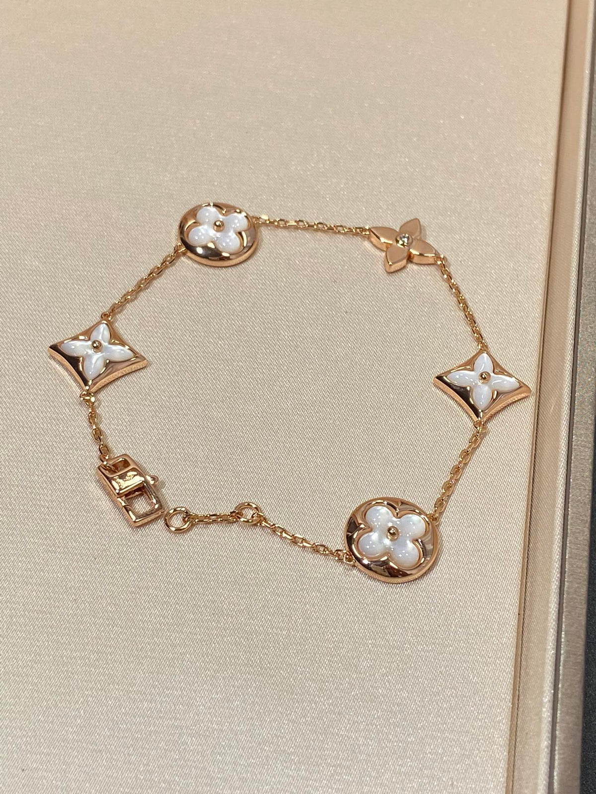 [OrnoraJewelry]OrnoraAND SUN 5 MOTIF MOP PINK GOLD BRACELET