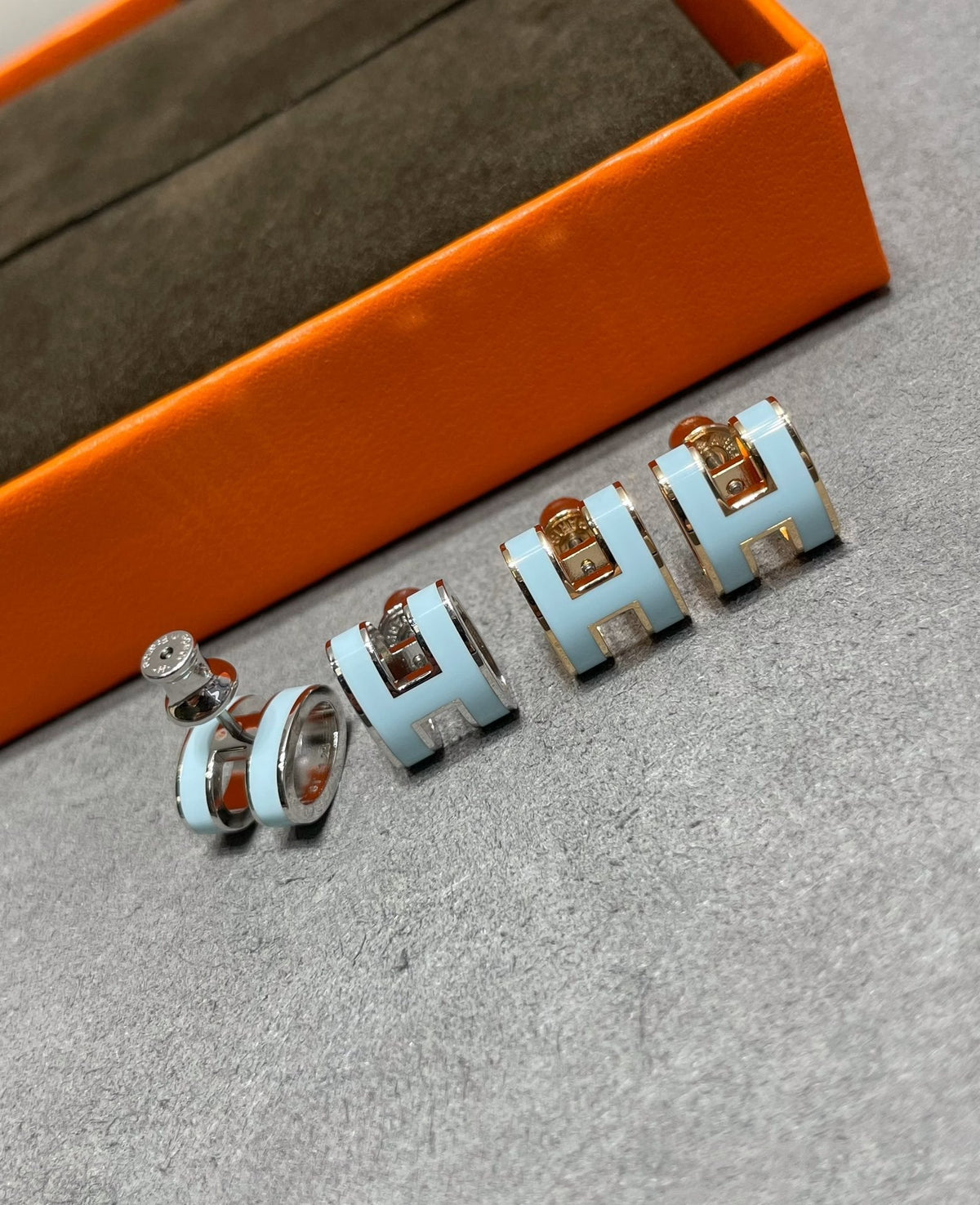 [OrnoraJewelry]POP H SKY BLUE STUD EARRINGS