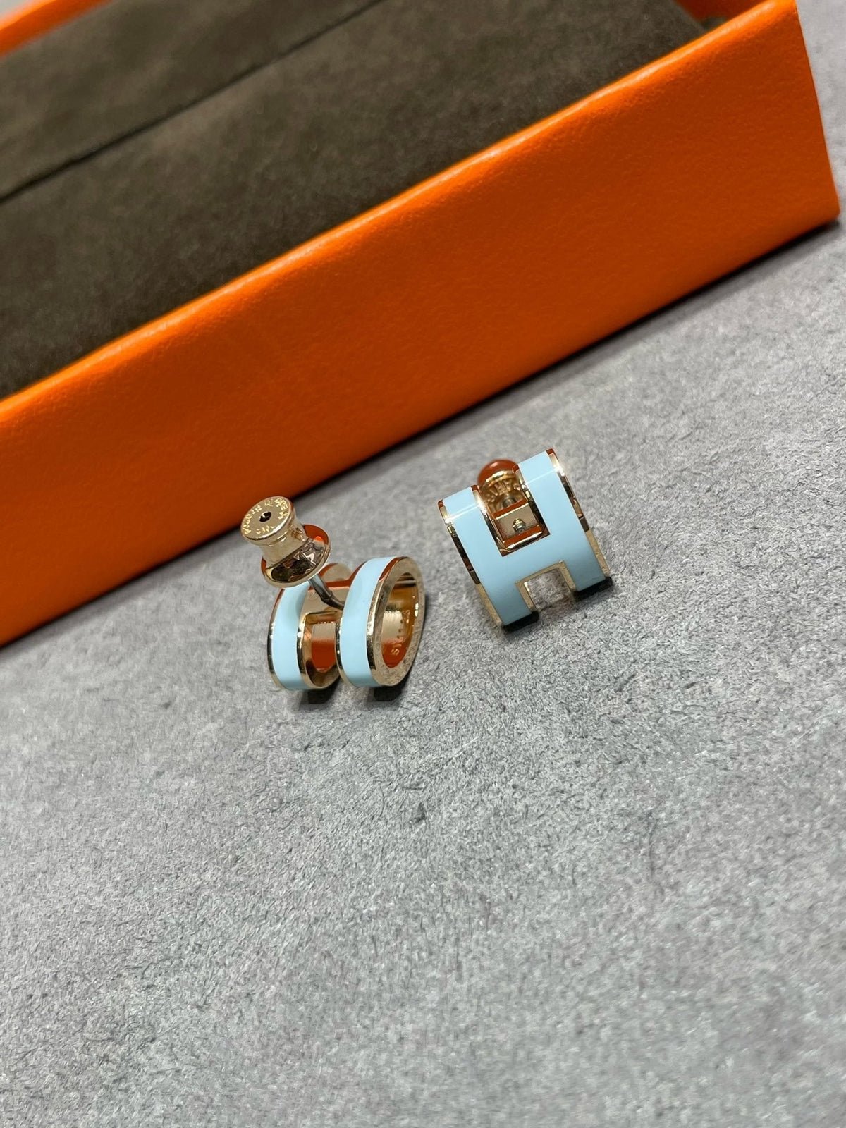 [OrnoraJewelry]POP H SKY BLUE STUD EARRINGS