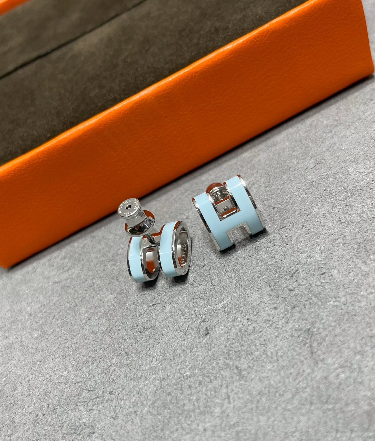 [OrnoraJewelry]POP H SKY BLUE STUD EARRINGS