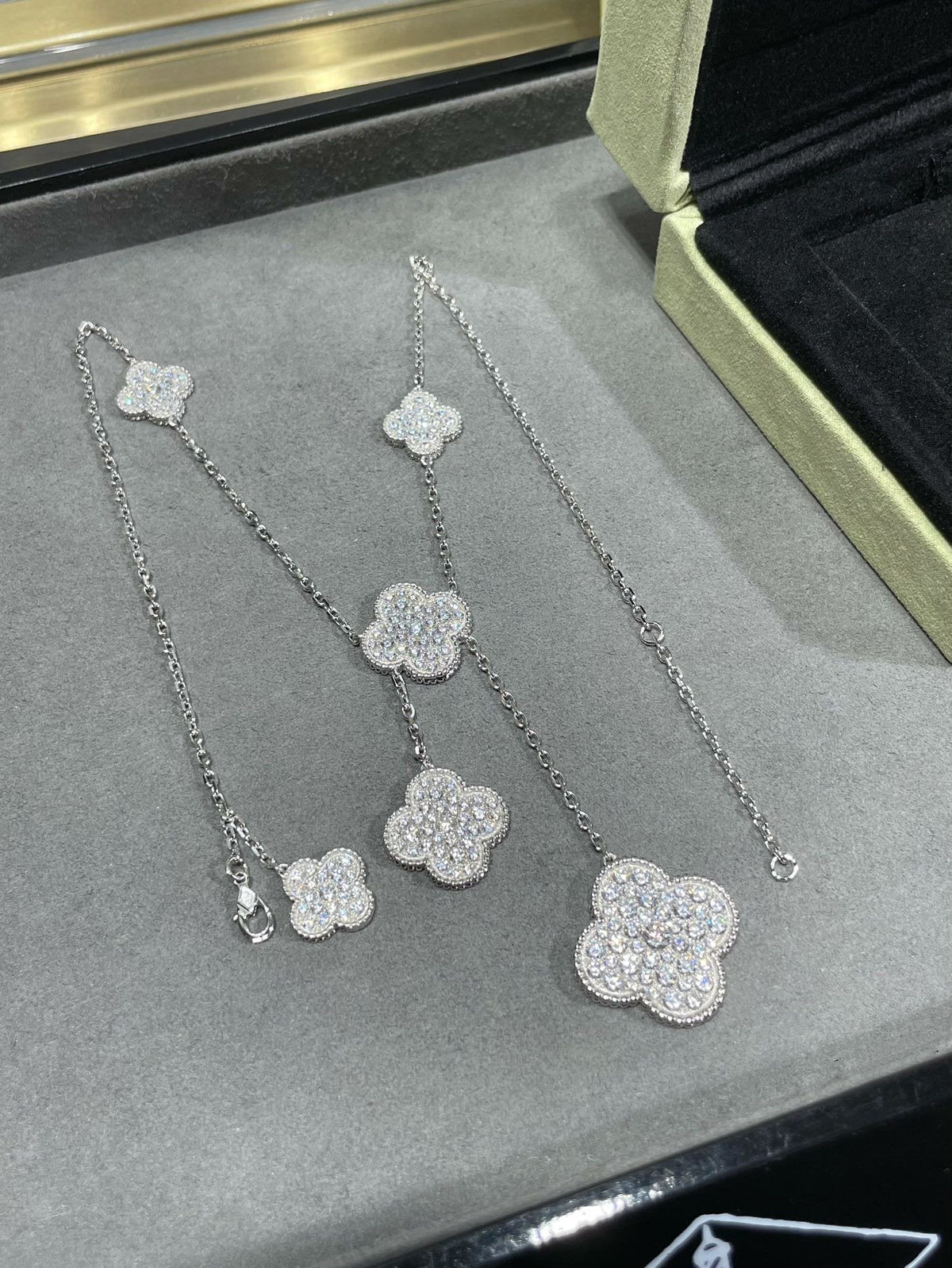 [OrnoraJewelry]CLOVER 6 MOTIF DIAMOND PAVED NECKLACE