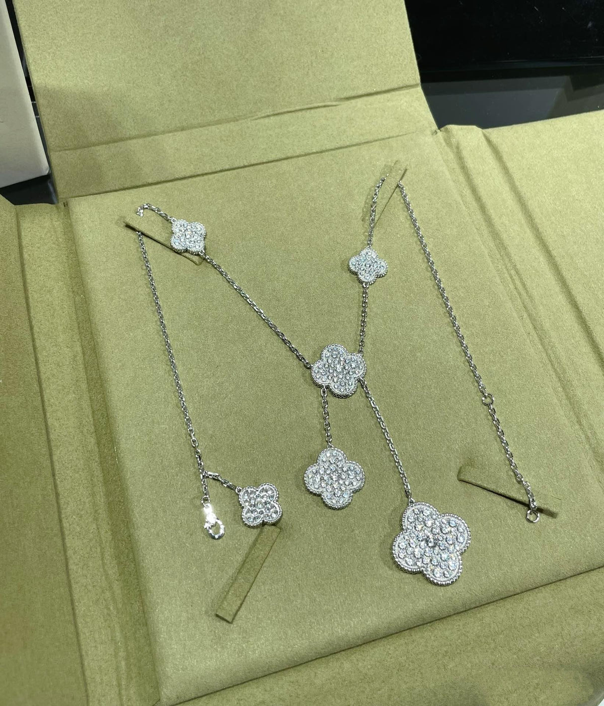 [OrnoraJewelry]CLOVER 6 MOTIF DIAMOND PAVED NECKLACE