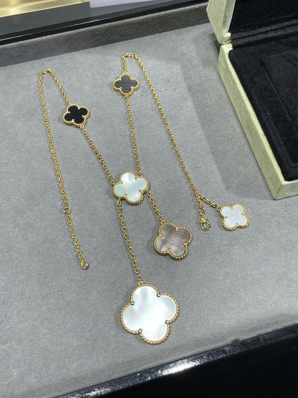 [OrnoraJewelry]CLOVER 6 MOTIF MOP ONYX GOLD NECKLACE