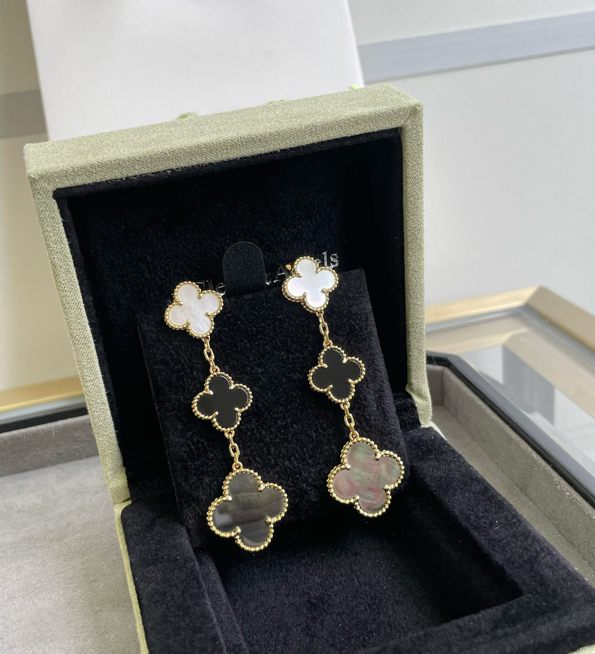 [OrnoraJewelry]CLOVER 3 MOTIF MOP ONYX DARK MOP PINK GOLD EARRINGS