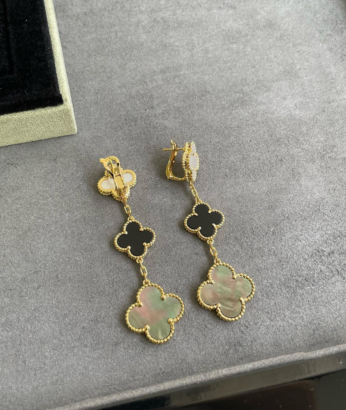 [OrnoraJewelry]CLOVER 3 MOTIF MOP ONYX DARK MOP PINK GOLD EARRINGS