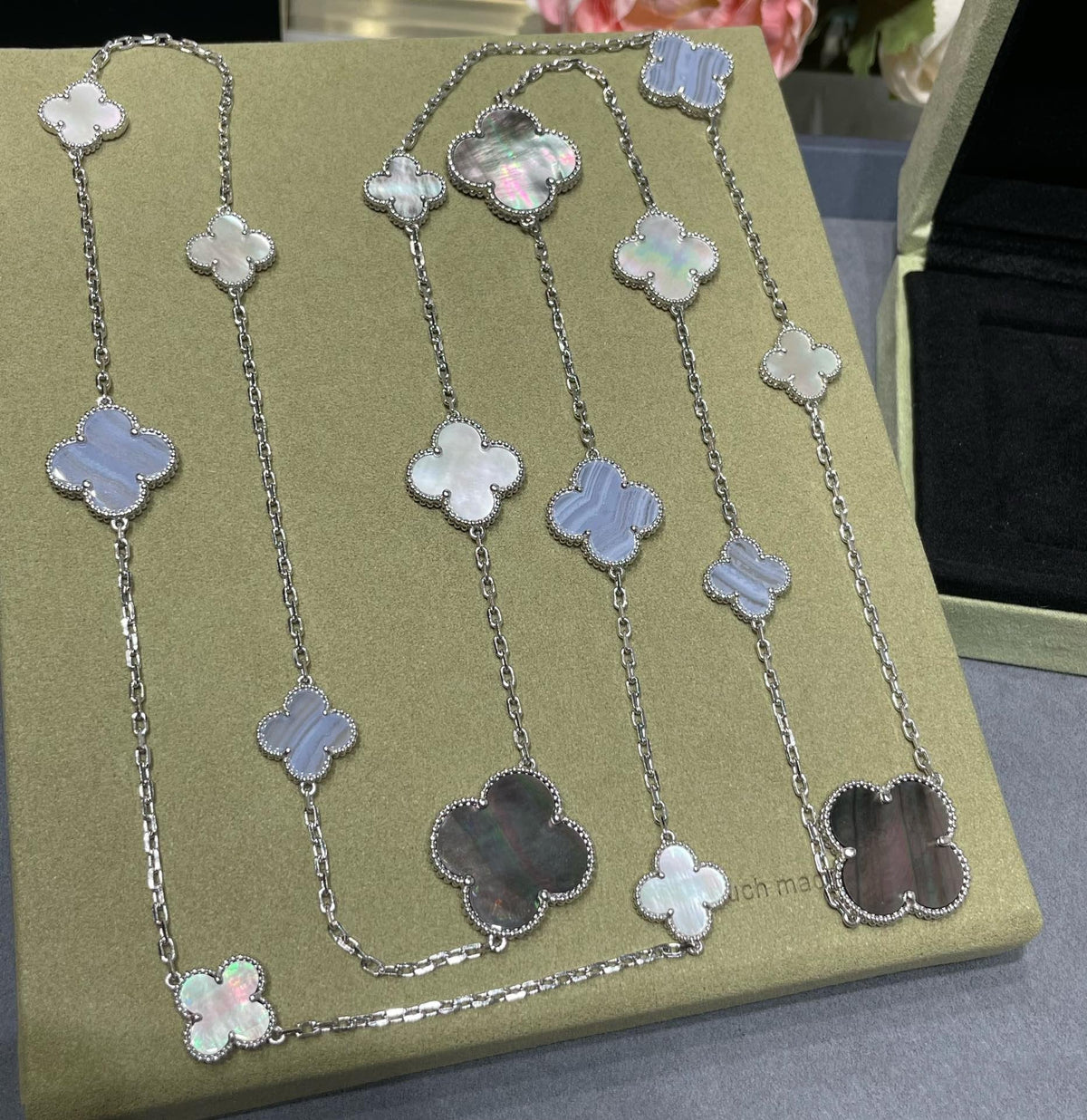 [OrnoraJewelry]CLOVER 16 MOTIF CHALCEDONY MOP SILVER NECKLACE