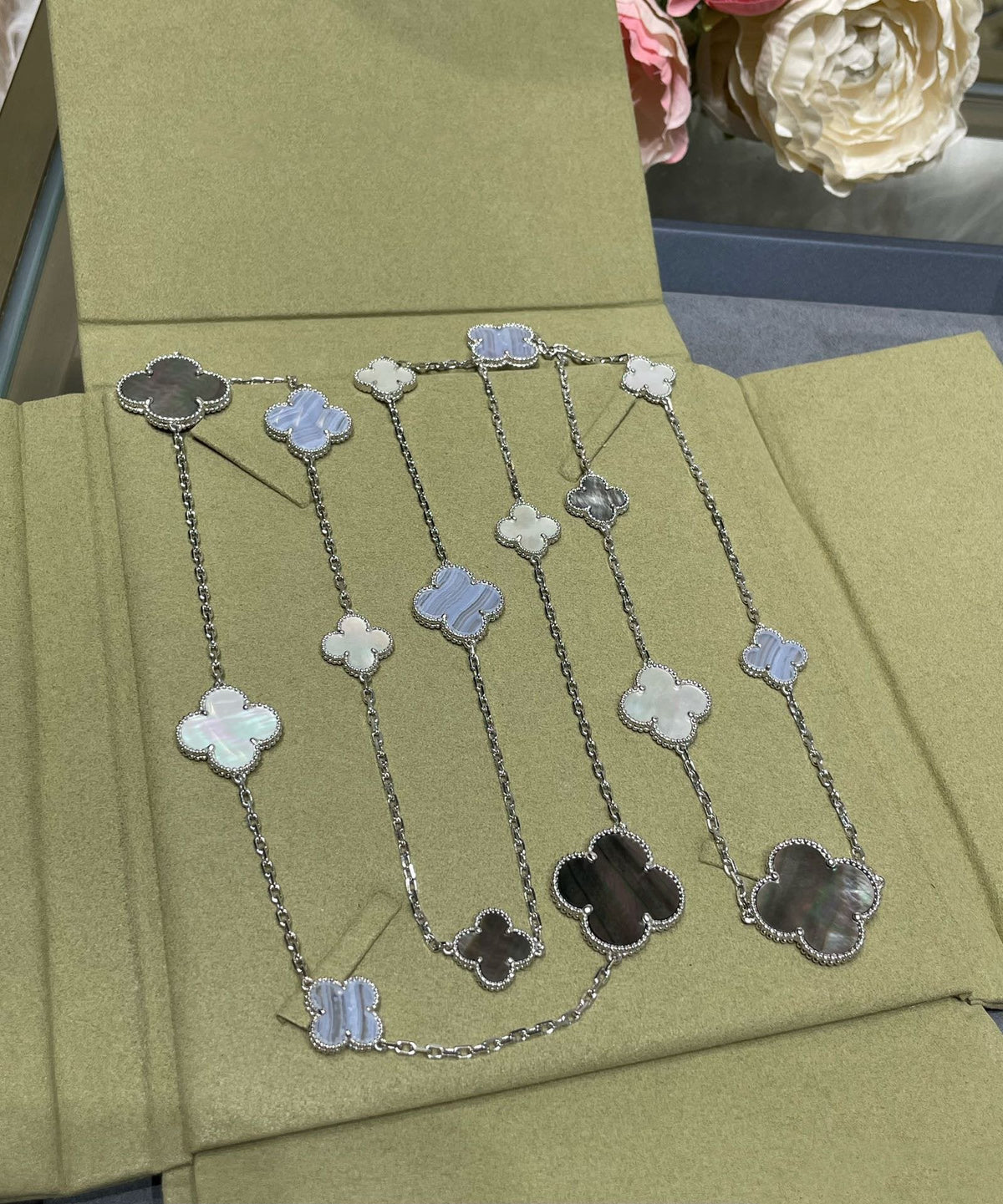 [OrnoraJewelry]CLOVER 16 MOTIF CHALCEDONY MOP SILVER NECKLACE