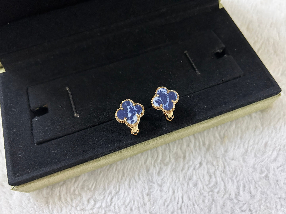 [OrnoraJewelry]CLOVER PIETERSITE MEDIUM STUD EARRINGS