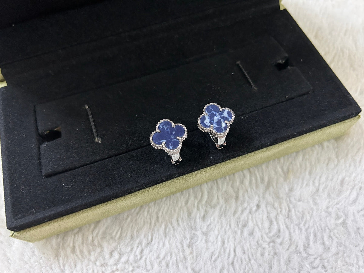 [OrnoraJewelry]CLOVER PIETERSITE MEDIUM STUD EARRINGS