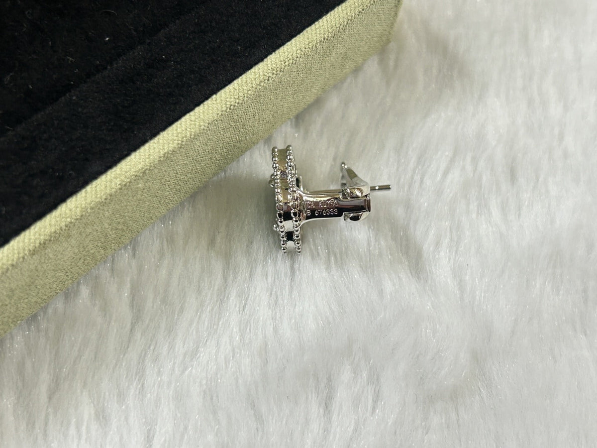[OrnoraJewelry]CLOVER PIETERSITE MEDIUM STUD EARRINGS