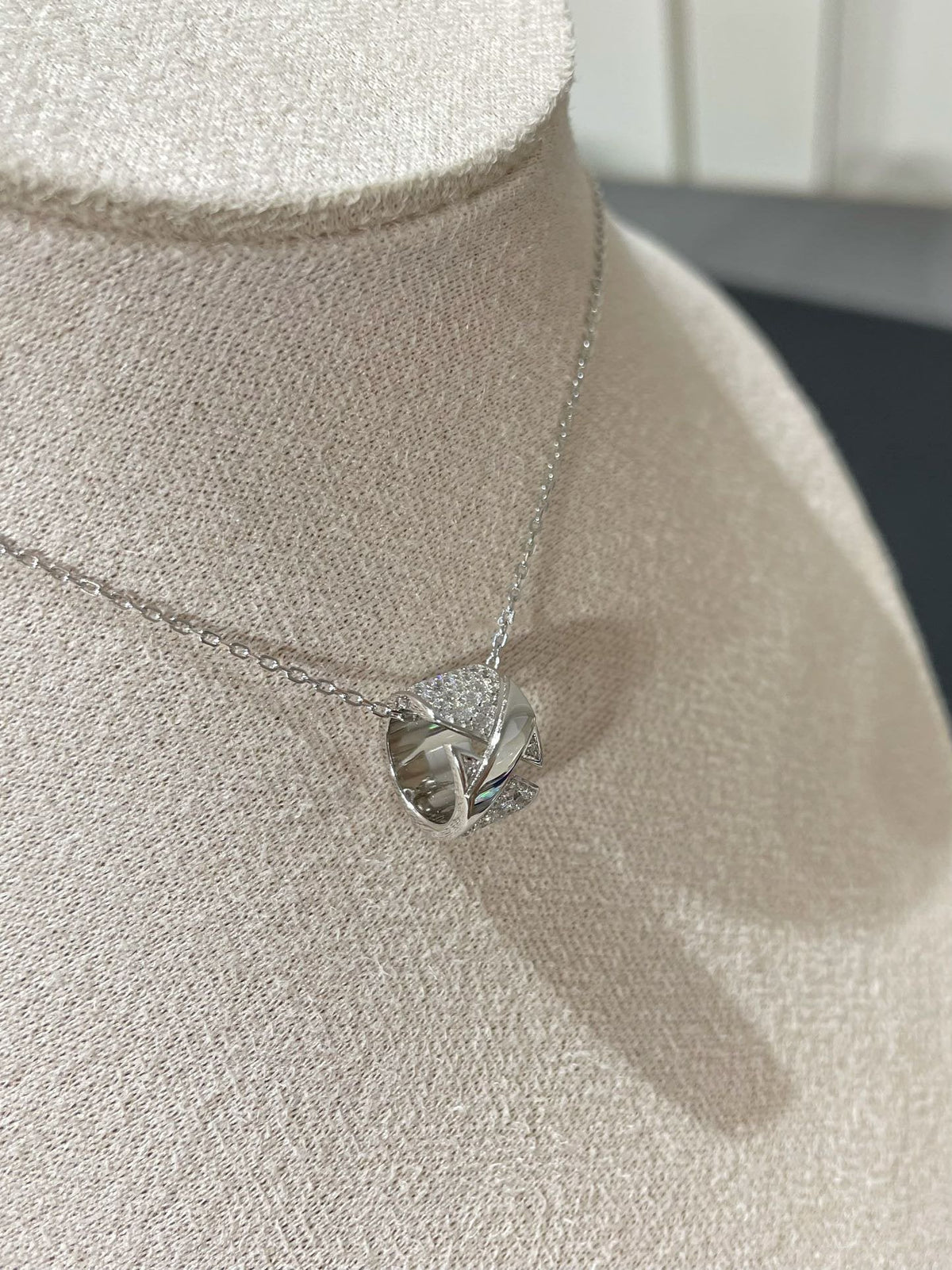 [OrnoraJewelry]LIENS EVIDENCE DIAMOND PAVED NECKLACE