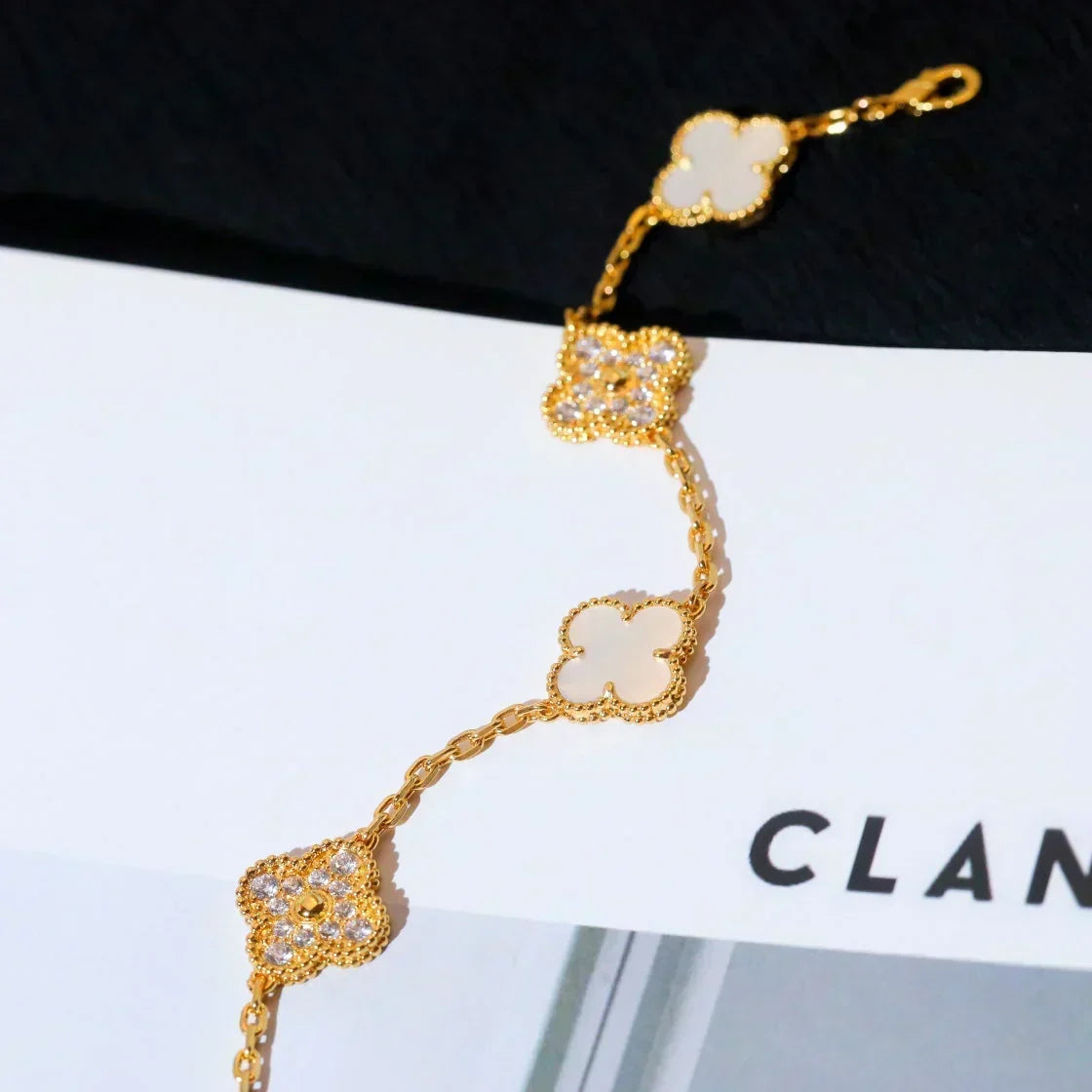 [OrnoraJewelry]CLOVER WHITE PEARL MOP 5 MOTIF BRACELET COLLECTION