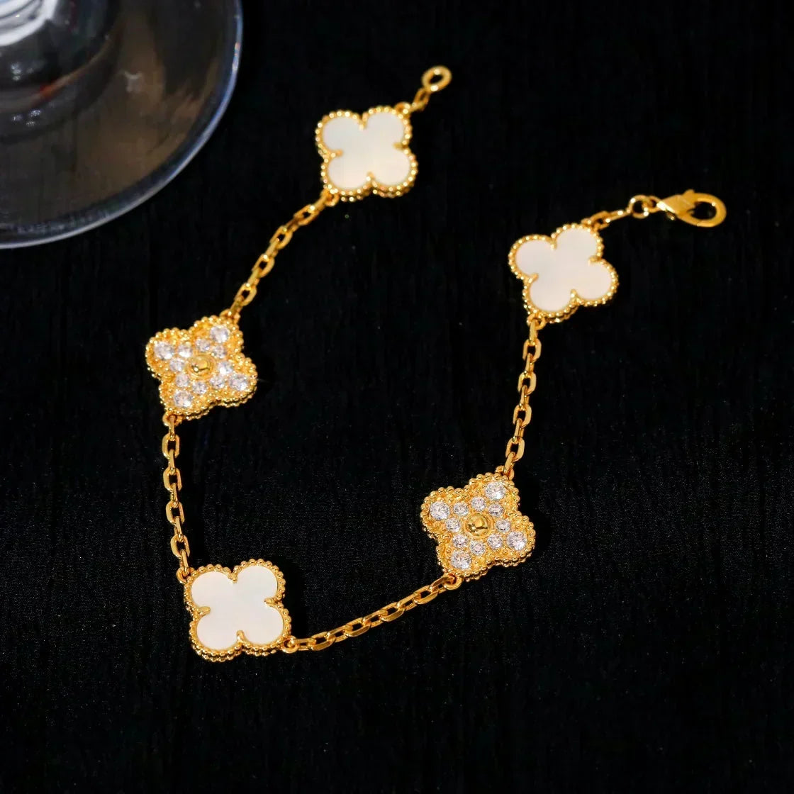 [OrnoraJewelry]CLOVER WHITE PEARL MOP 5 MOTIF BRACELET COLLECTION