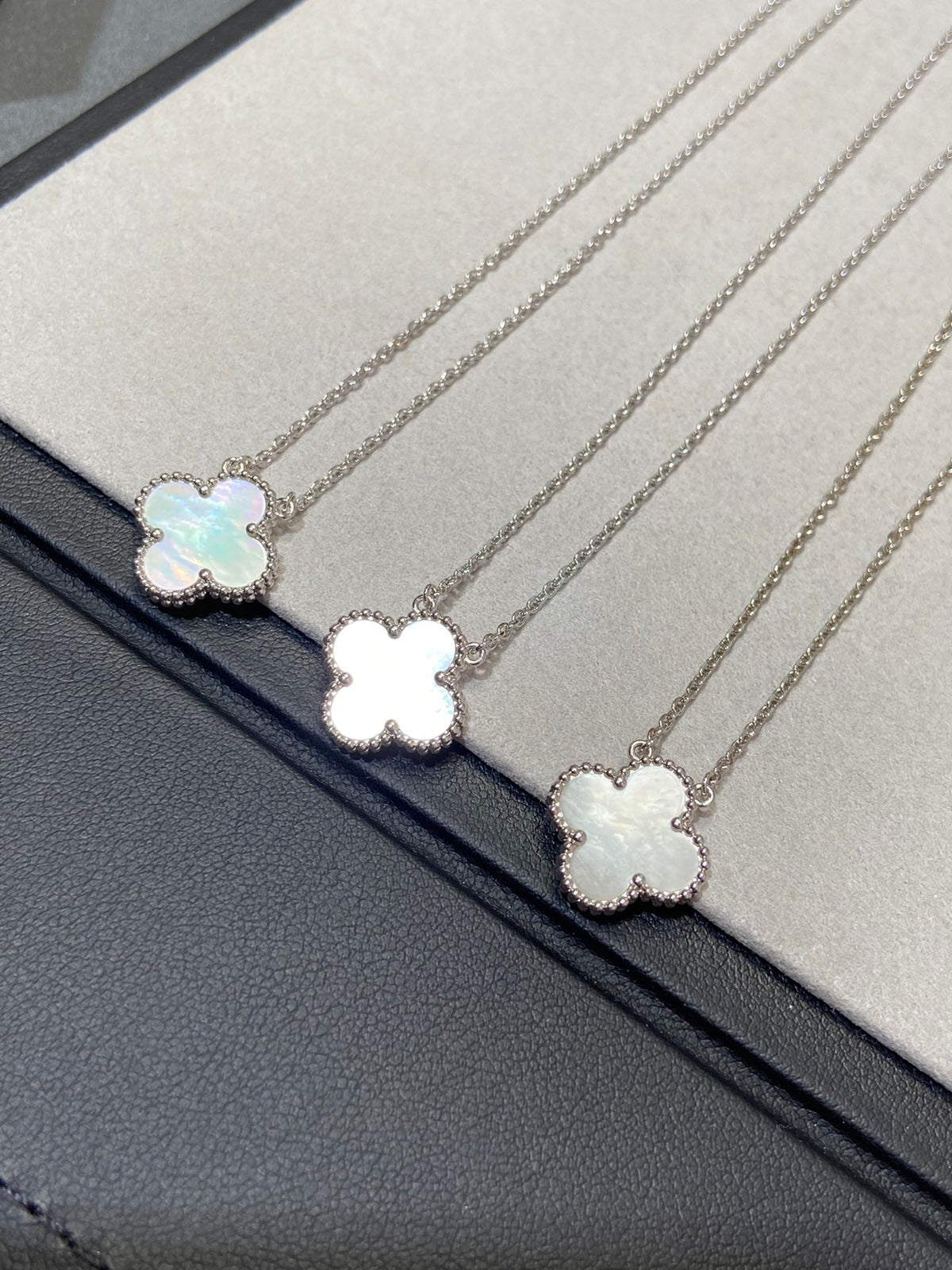 [OrnoraJewelry]CLOVER MEDIUM SILVER WHITE MOP NECKLACE