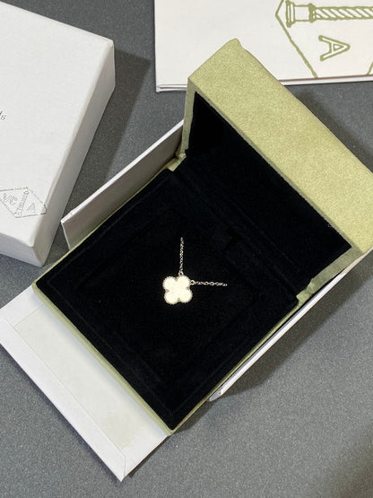 [OrnoraJewelry]CLOVER MEDIUM SILVER WHITE MOP NECKLACE