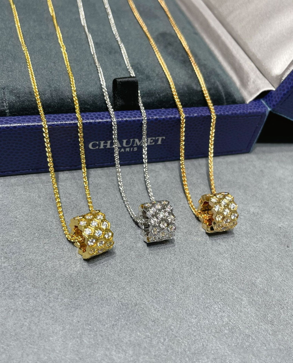 [OrnoraJewelry]BEE LOVE DIAMOND PAVED 3 ROW NECKLACE