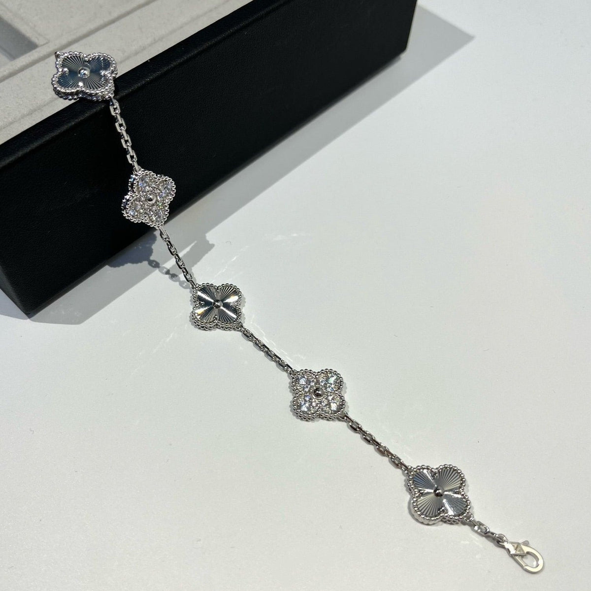 [OrnoraJewelry] CLOVER 5 MOTIF LASER BRACELET COLLECTION