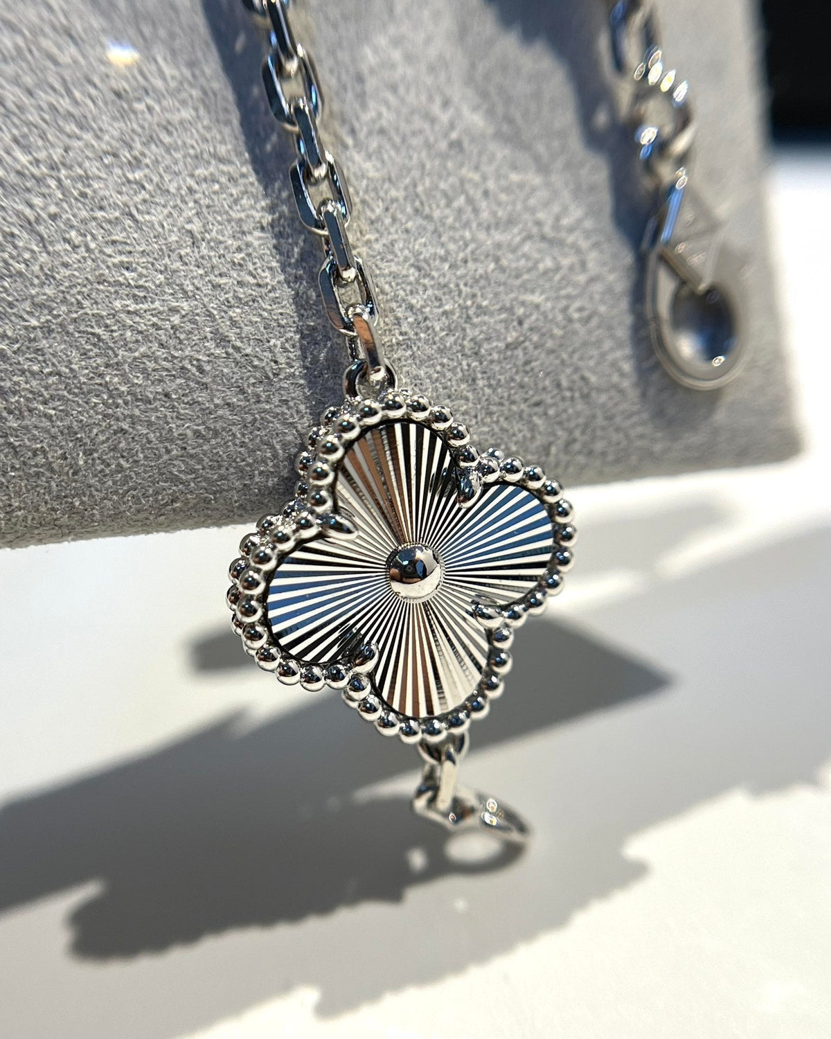 [OrnoraJewelry] CLOVER 5 MOTIF LASER BRACELET COLLECTION