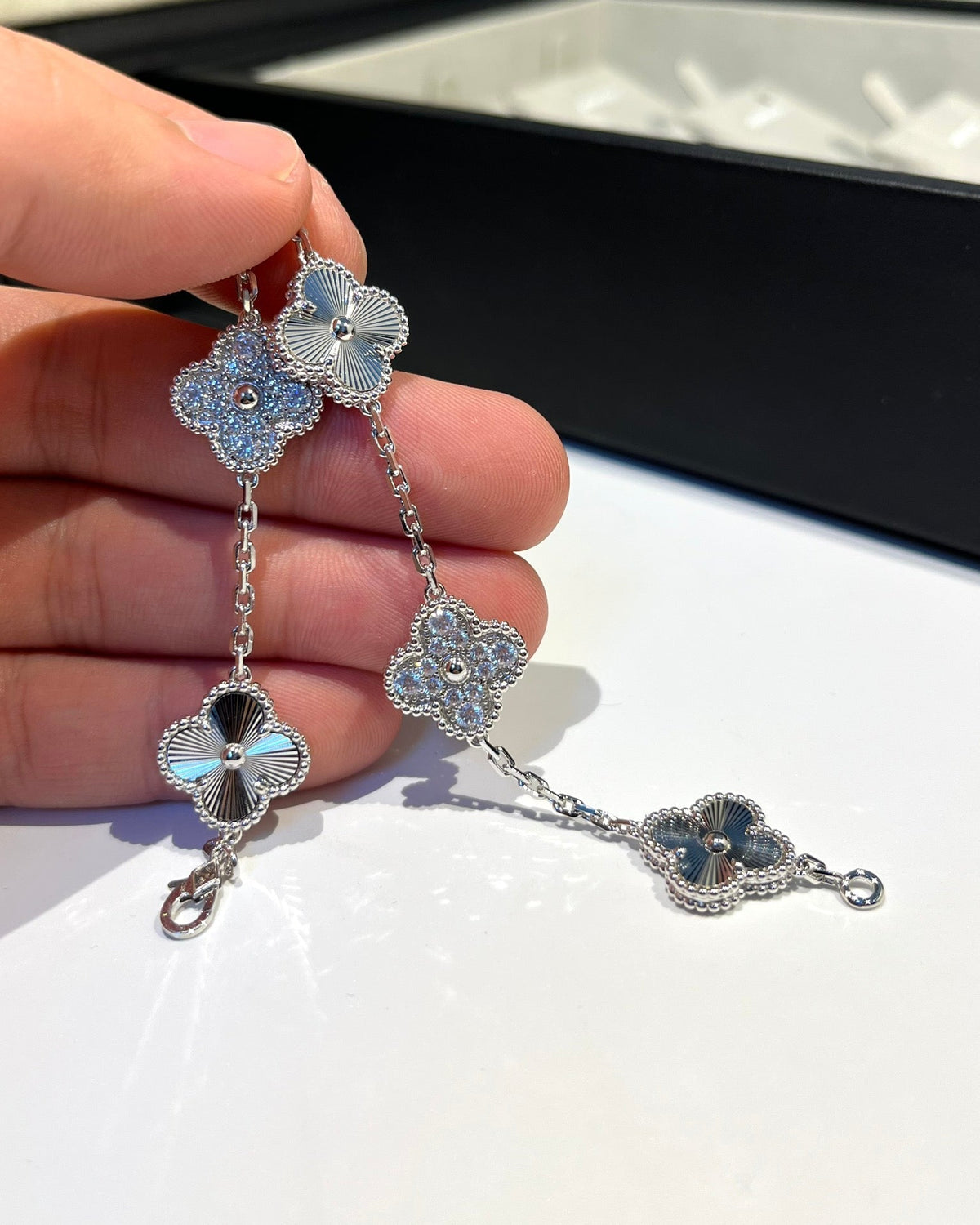[OrnoraJewelry] CLOVER 5 MOTIF LASER BRACELET COLLECTION