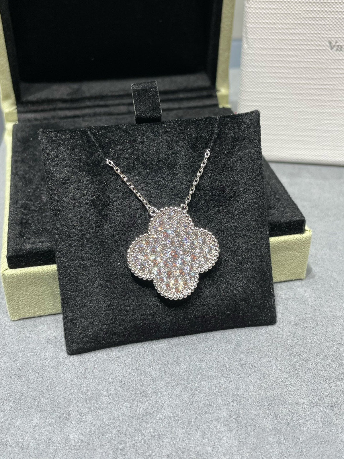 [OrnoraJewelry]CLOVER 25MM LARGE PENDANT DIAMOND PAVED SILVER NECKLACE