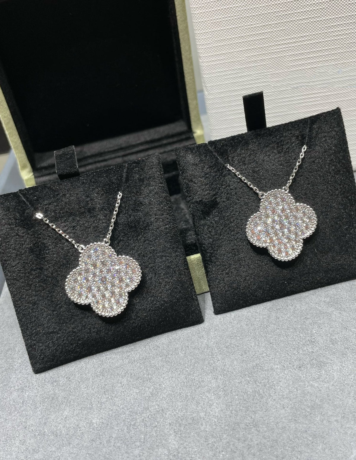 [OrnoraJewelry]CLOVER 25MM LARGE PENDANT DIAMOND PAVED SILVER NECKLACE