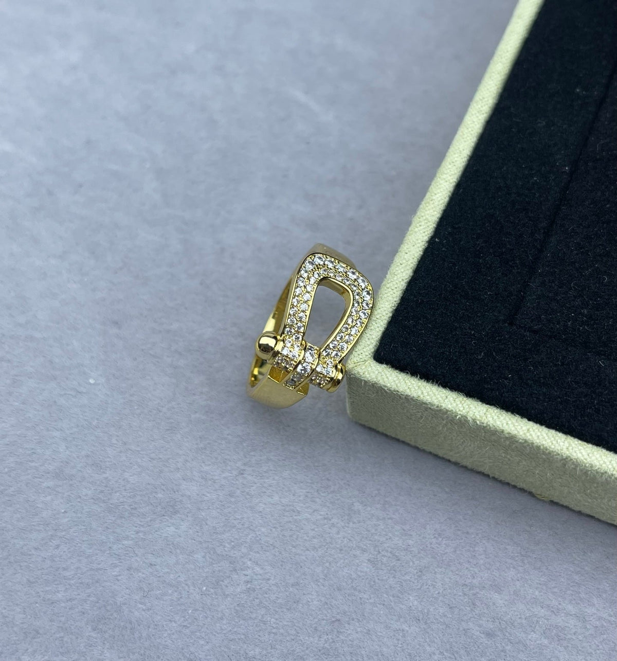 [OrnoraJewelry]Wide Hoof-Shaped Diamond-Studded Ring