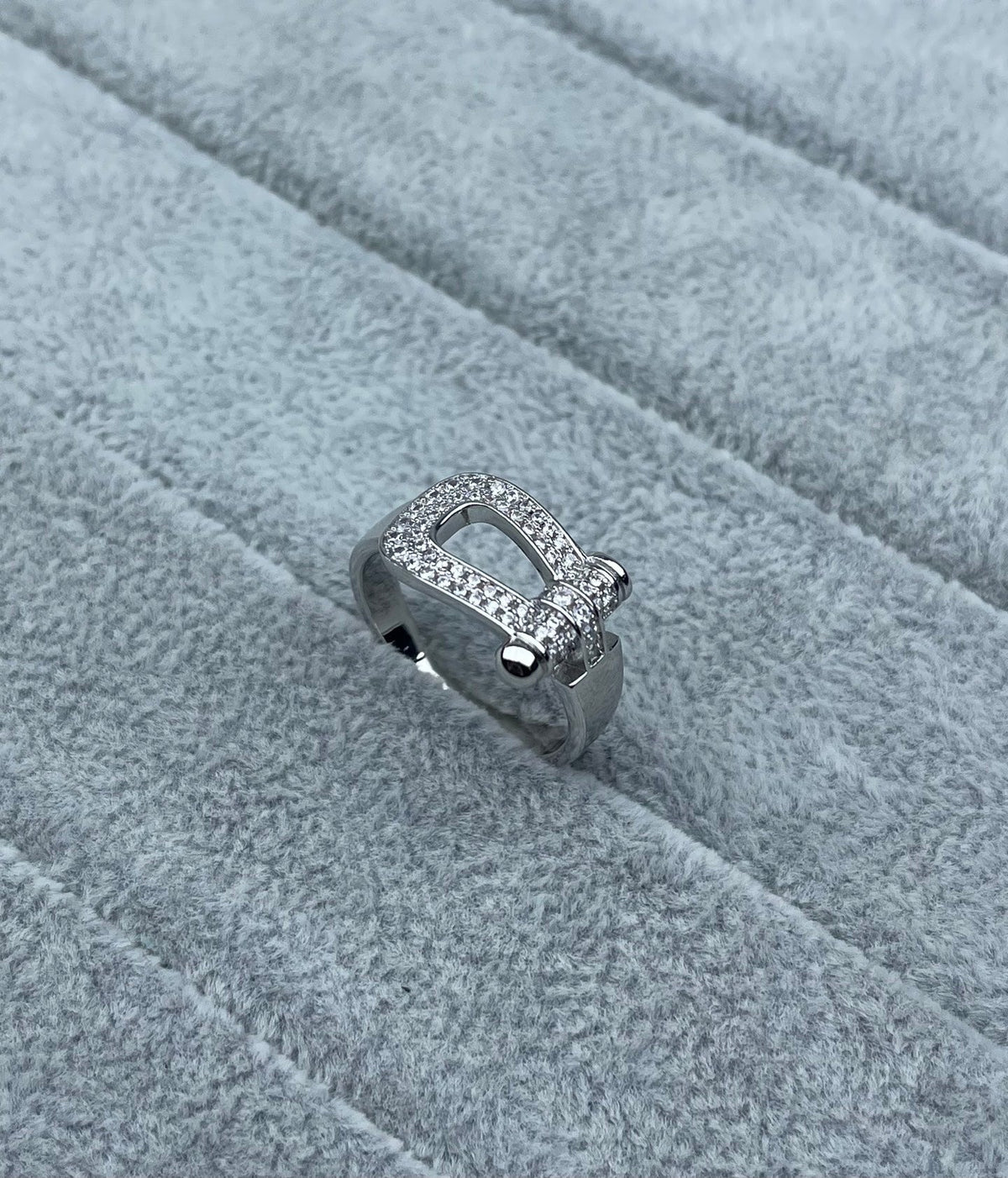 [OrnoraJewelry]Wide Hoof-Shaped Diamond-Studded Ring